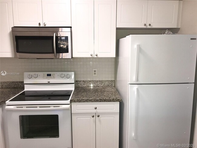 18326 NW 68th Ave-Unit -D in Hialeah, FL - Building Photo - Building Photo