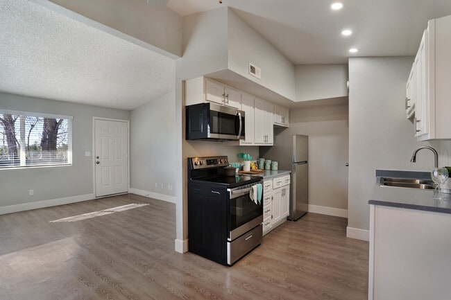 Ponderosa Park in Flagstaff, AZ - Building Photo - Building Photo