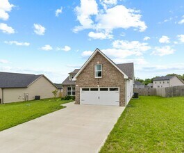 125 Tomahawk Pt in Clarksville, TN - Building Photo - Building Photo