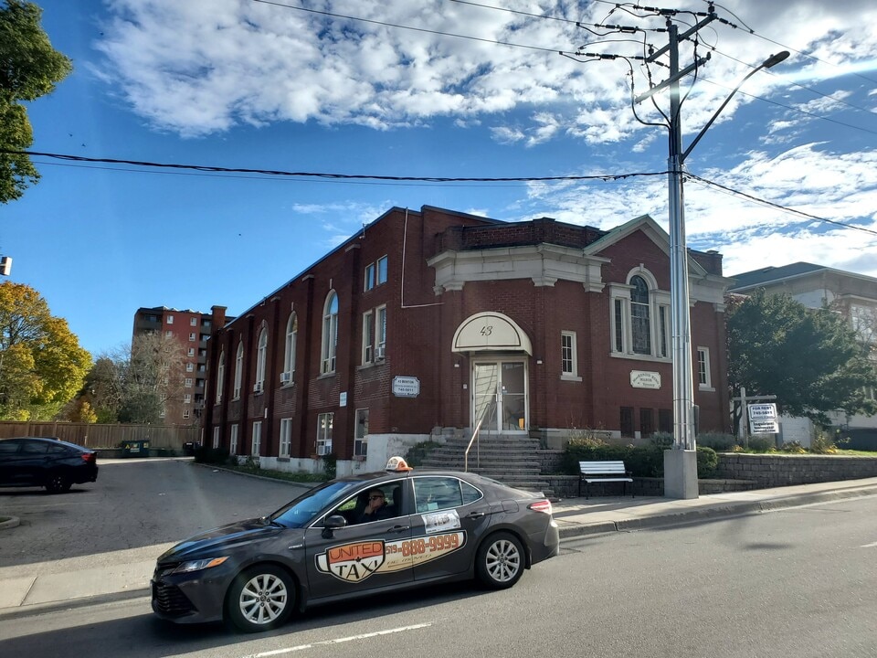 43 Benton St in Kitchener, ON - Building Photo