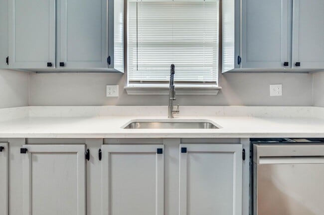 property at 1227 Lakecrest Dr