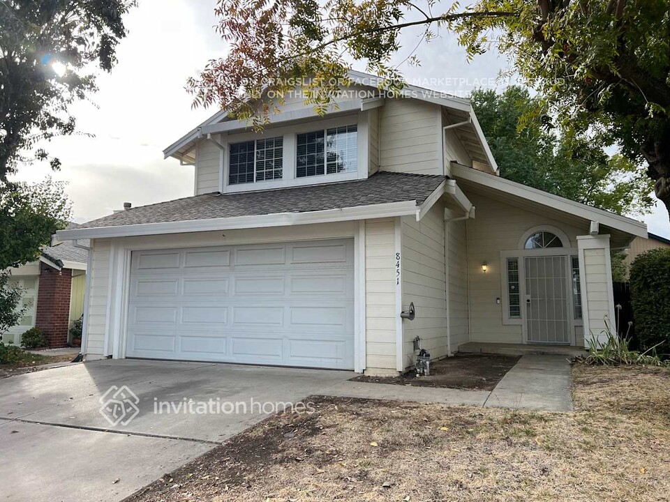 8451 Buford Ct in Antelope, CA - Foto de edificio