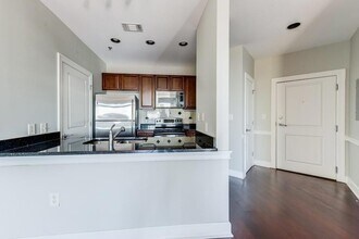 325 East Paces Ferry Rd NE, Unit 1706 in Atlanta, GA - Building Photo - Building Photo