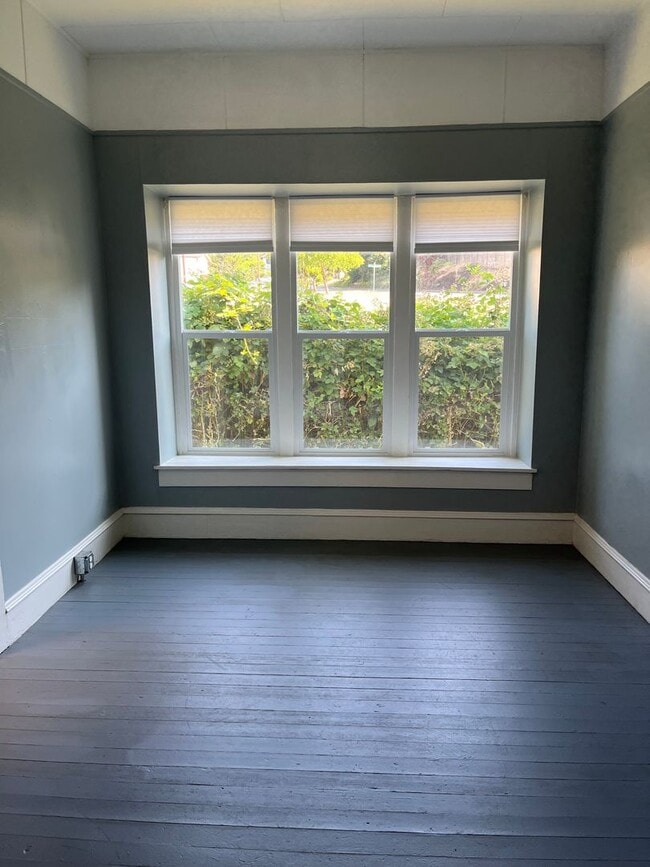 576 NE Winchester St in Roseburg, OR - Building Photo - Building Photo