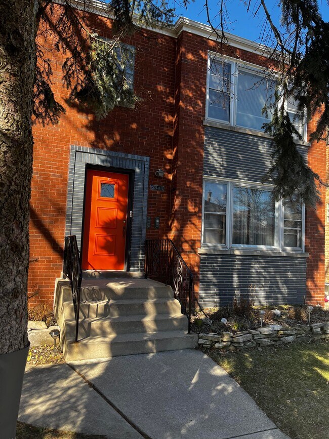 5824 N Mulligan Ave Apartments and Nearby Chicago Apartments For Rent