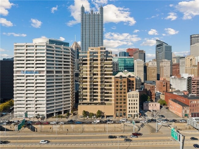 151 Fort Pitt Blvd, Unit 1601 in Pittsburgh, PA - Building Photo - Building Photo