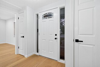 2414 Walnut Bend Ln in Houston, TX - Building Photo - Building Photo