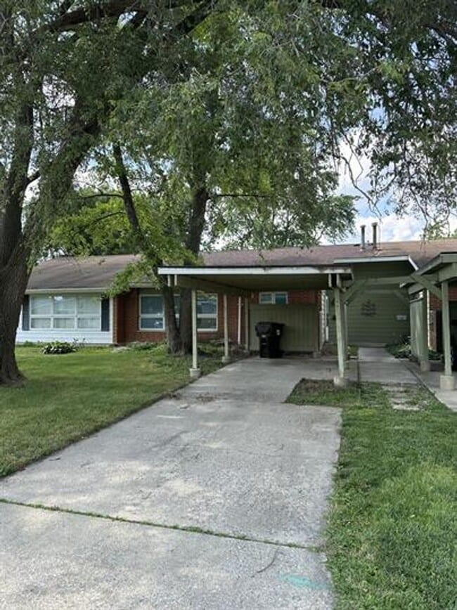 1507 Fairway Dr in Rantoul, IL - Building Photo - Building Photo