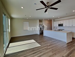 10172 Mountain Crest St in Las Vegas, NV - Building Photo - Building Photo