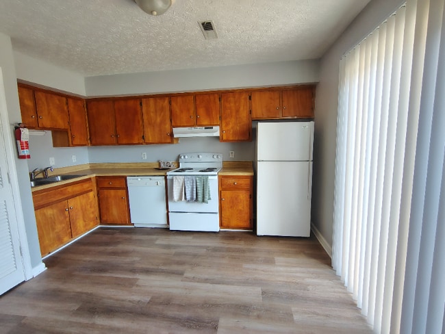 24 Duiguid Dr in Lynchburg, VA - Foto de edificio - Building Photo