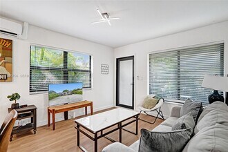 754 NE 40th St in Oakland Park, FL - Building Photo - Building Photo