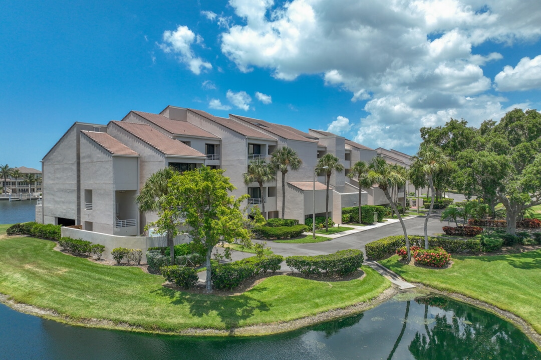 Kipps Colony at Pasadena Yacht & Country Club in Gulfport, FL - Foto de edificio