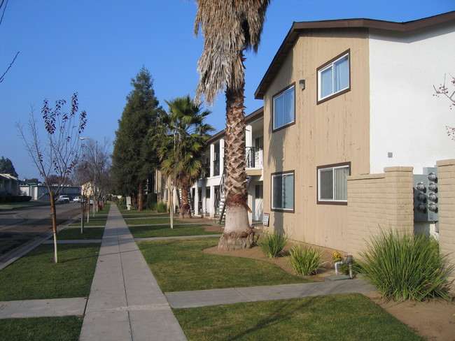 Villa Sierra in Fresno, CA - Building Photo - Building Photo