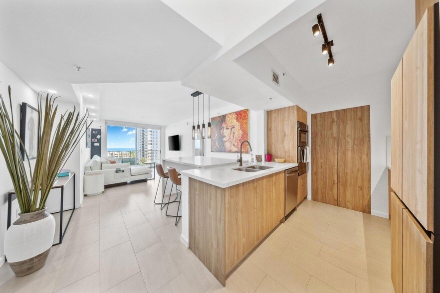 3020 NE 32nd Ave in Fort Lauderdale, FL - Building Photo