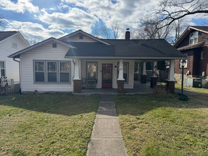 219 Chapel Ave in Nashville, TN - Building Photo