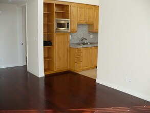424 S Holt Ave, Unit 203 in West Hollywood, CA - Building Photo - Building Photo
