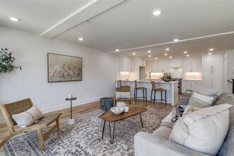 4701 San Jacinto St in Dallas, TX - Building Photo - Building Photo