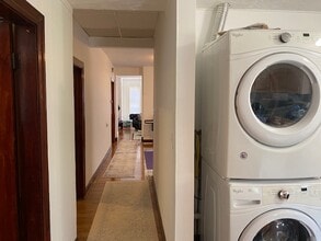 157 Beacon St, Unit 1 in Somerville, MA - Building Photo - Building Photo