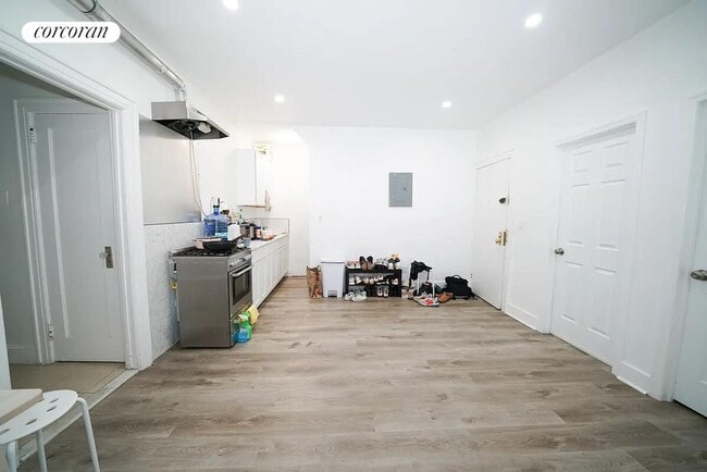 32-63-63 47th St in Queens, NY - Building Photo - Building Photo