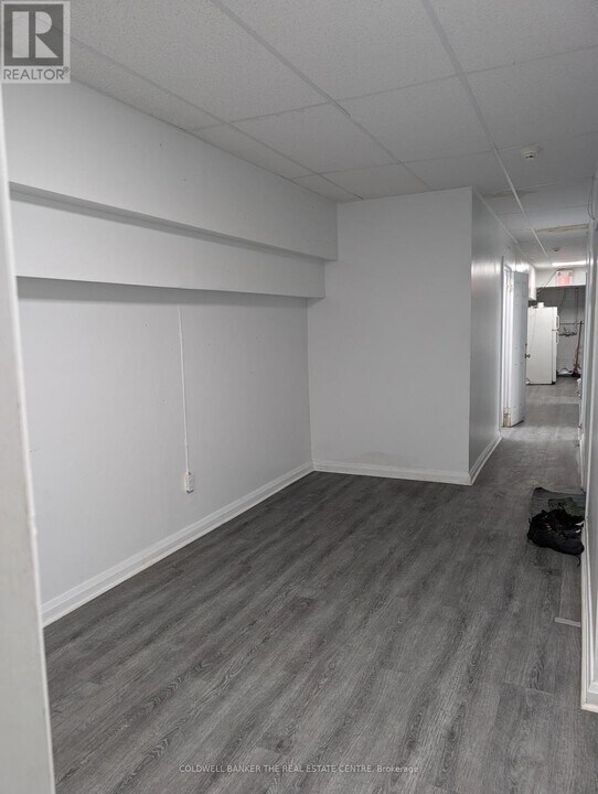 2823 Danforth Ave in Toronto, ON - Building Photo