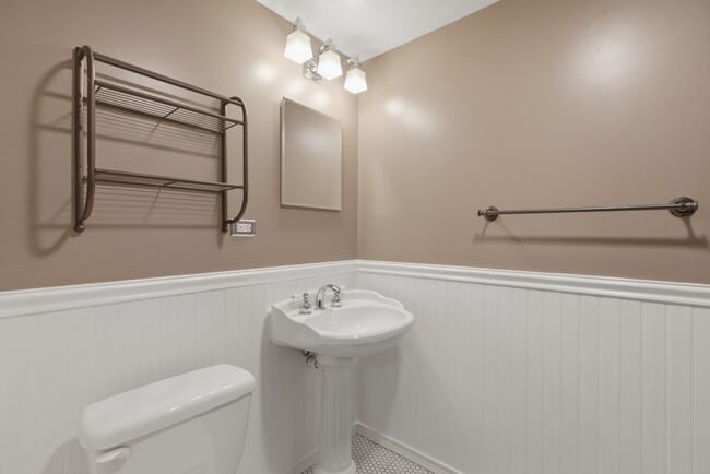 6645 N Greenview Ave in Chicago, IL - Foto de edificio - Building Photo