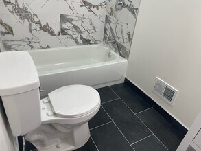 84 Seabreeze Way in Keansburg, NJ - Building Photo - Building Photo