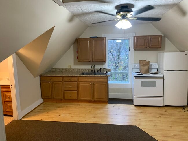 146 Costa Ave in St Johnsbury, VT - Building Photo - Building Photo