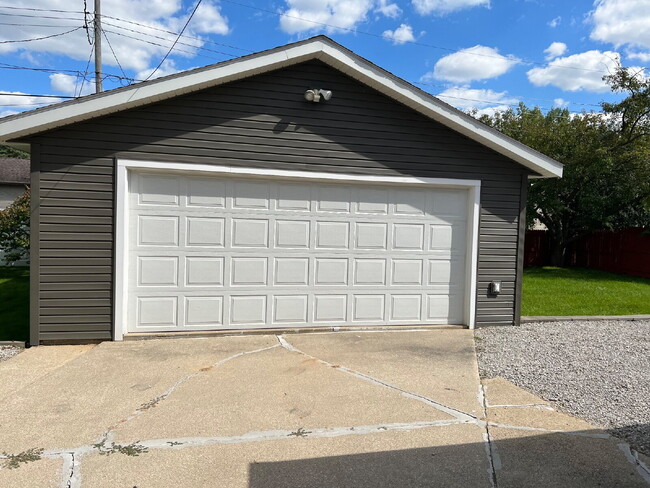 1502 Clay St in Midland, MI - Building Photo - Building Photo