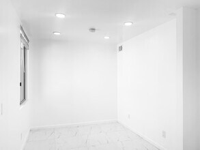 5301 Balboa Blvd in Los Angeles, CA - Building Photo - Building Photo