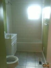 2453 Cecil Ave in Knoxville, TN - Foto de edificio - Building Photo