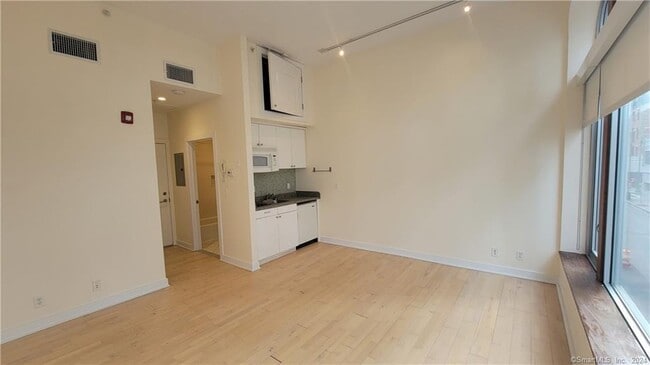 804 Chapel St in New Haven, CT - Building Photo - Building Photo