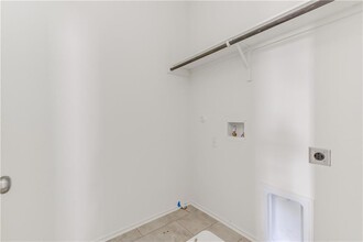 712 Affazia Ln in Andice, TX - Foto de edificio - Building Photo