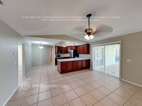 2275 Cork Oak St W in Sarasota, FL - Foto de edificio - Building Photo