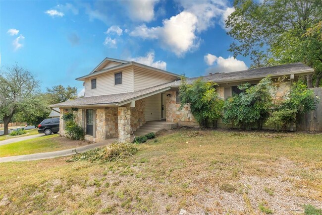 11203 Hidden Bluff Dr in Austin, TX - Building Photo - Building Photo