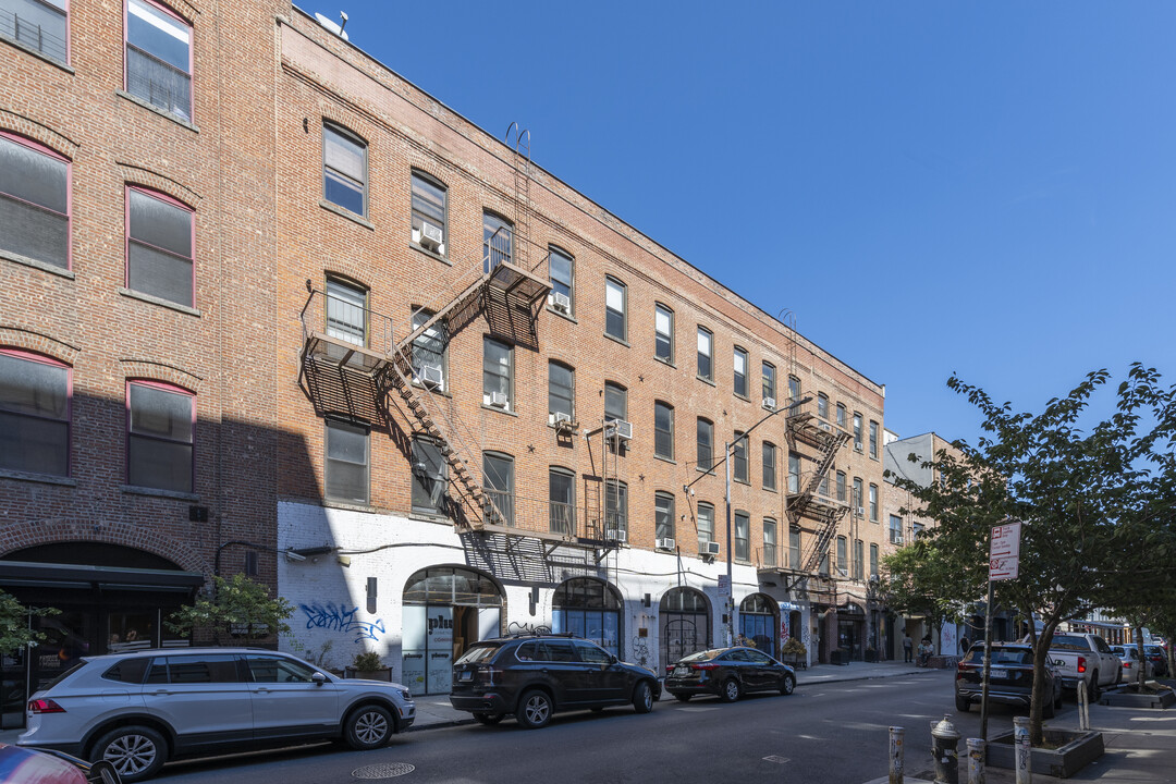 107 N 3rd St in Brooklyn, NY - Building Photo