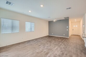 364 Canary Song Dr in Henderson, NV - Building Photo - Building Photo