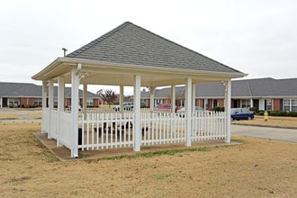 Garden Park Apartments in Huntsville, AL - Building Photo - Building Photo