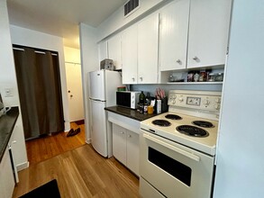 357 W 4th St in North Vancouver, BC - Building Photo - Building Photo