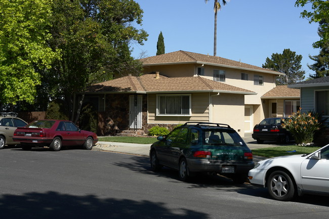 1507-1509 Hawes Ct in Redwood City, CA - Building Photo - Building Photo