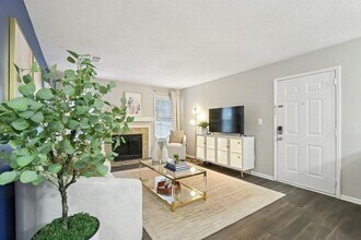 Wood Pointe Apartment Homes in Marietta, GA - Foto de edificio - Building Photo