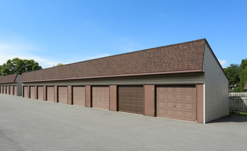 Pinetree Estates in Appleton, WI - Building Photo - Building Photo