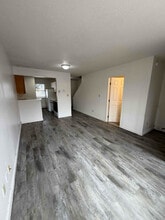 1512 1st St E in Thief River Falls, MN - Foto de edificio - Building Photo