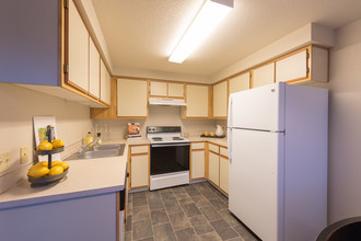 Kenwood in Walla Walla, WA - Building Photo - Interior Photo