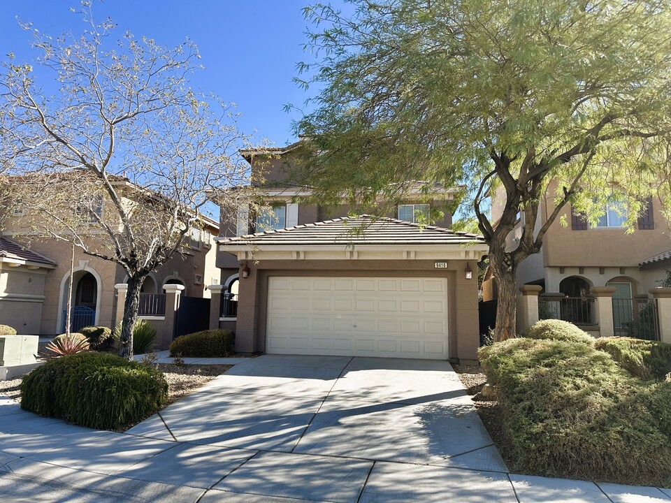 9416 Rock Garden Ct in Las Vegas, NV - Foto de edificio