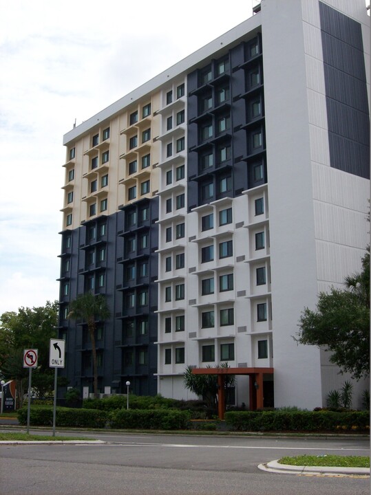 Orlando Cloisters in Orlando, FL - Building Photo