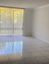 3490 Foxcroft Rd in Miramar, FL - Building Photo