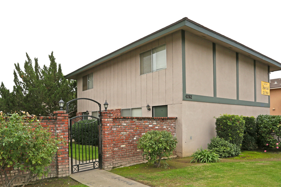 Chapparal Apartments in Fresno, CA - Building Photo