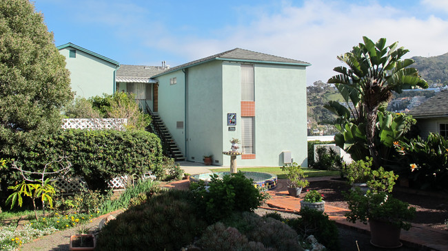 206 E Whittley Ave in Avalon, CA - Building Photo - Building Photo