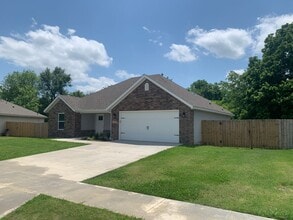 1600 Seattle Slew St in Prairie Grove, AR - Building Photo - Building Photo