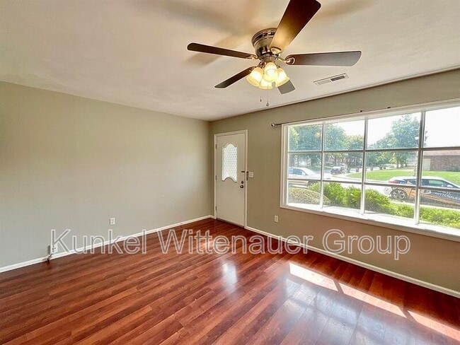 932 Mace's Grove St in O'Fallon, IL - Building Photo - Building Photo